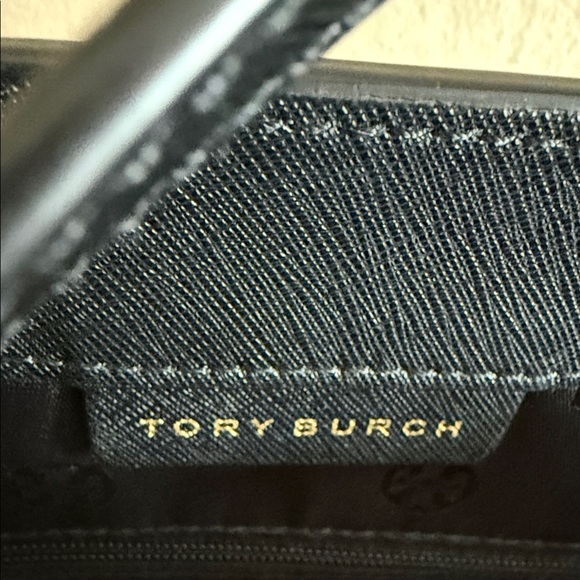 Tory Burch York Buckle Large Tote Black Saffiano Leather Like New - Picture 3 of 17